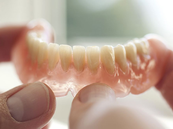 入れ歯 - 西葛西駅徒歩5分の歯医者、木村歯科医院