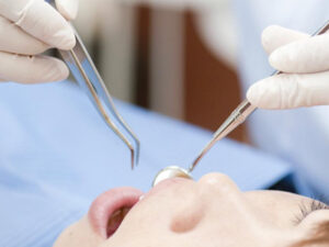 西葛西駅徒歩5分の歯医者、木村歯科医院で歯の真ん中がずれている状態のリスクについての解説