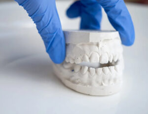 西葛西駅徒歩5分の歯医者、木村歯科医院で、歯ぎしりや食いしばりは自力で治せる？対処法や治療法を解説